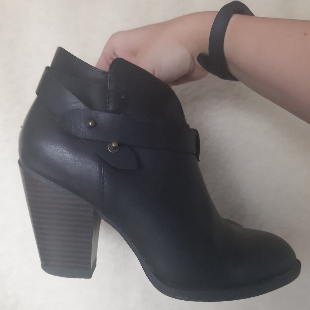 Xoxo black faux leather heeled ankle booties boots